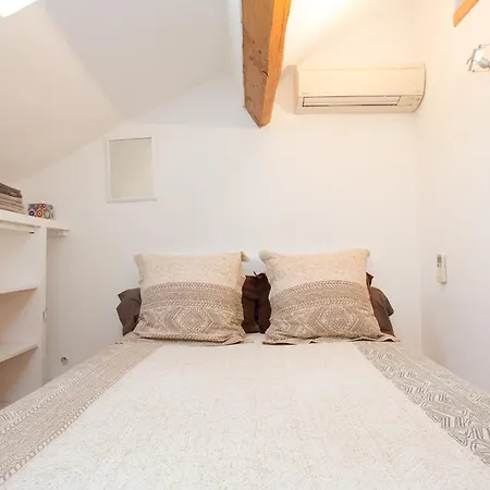 Apartment Loft Sleeps 10, Balcony & Garage Cannes