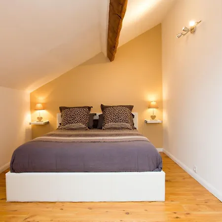 Apartment Loft Sleeps 10, Balcony & Garage