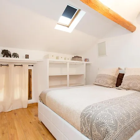 Apartment Loft Sleeps 10, Balcony & Garage